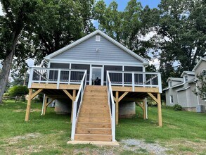 Building Photo - 212 Timberlake Dr