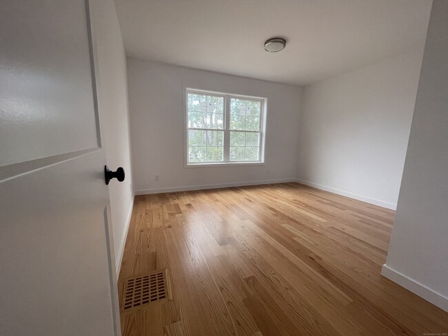 Building Photo - 350 Pleasantview Ave