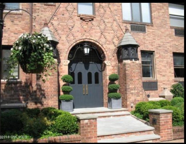 Entrada del edificio - 4 Lafayette Ct