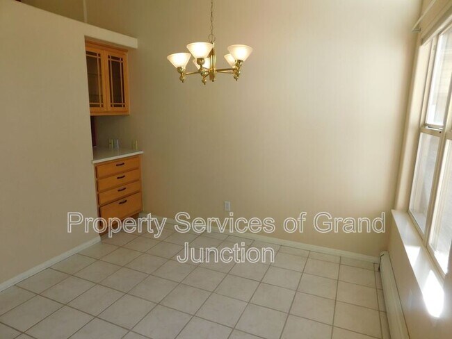 Building Photo - 702 Fountainhead Blvd