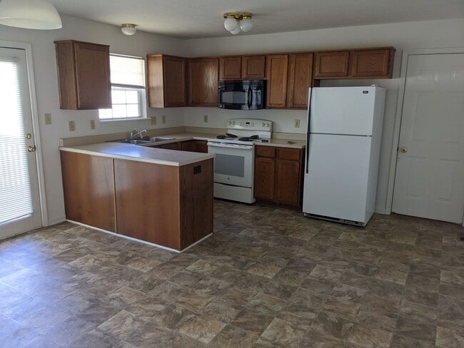 Building Photo - Spacious 2 bed 2 bath in Greenwood!