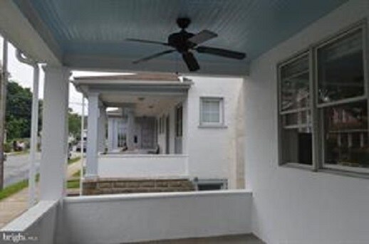 Building Photo - 125 Linden St