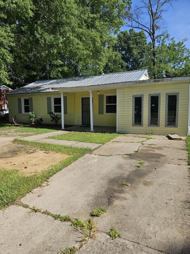Building Photo - 122 Collinwood Ave