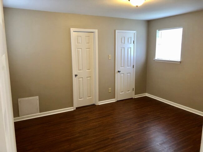 Building Photo - 430 Aris Ave