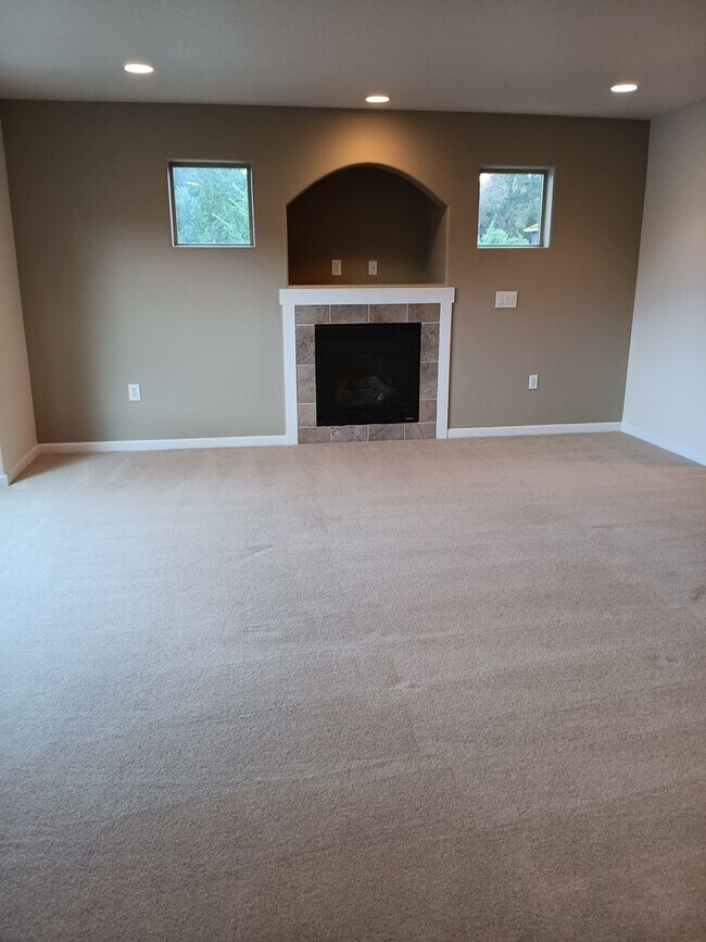 Foto del edificio - Beautiful Townhouse in West Salem is Ready...