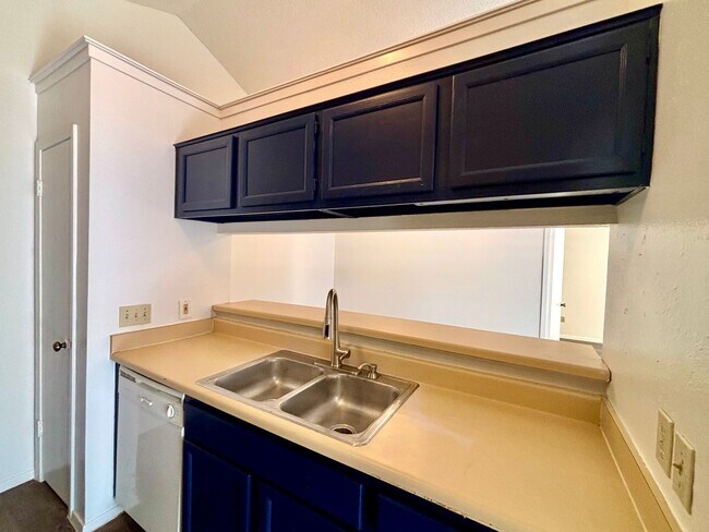 Building Photo - Dellrey-12309