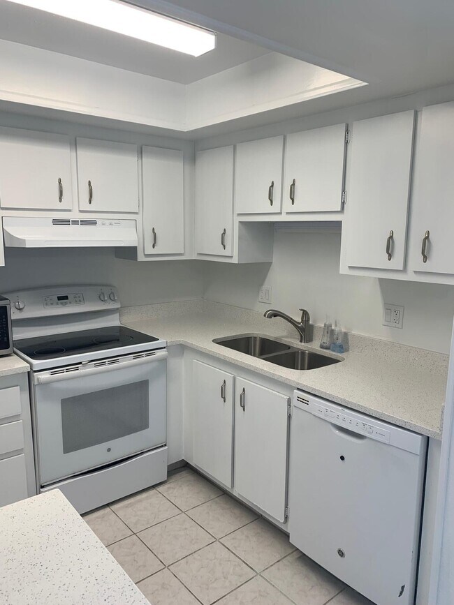 Building Photo - 4467 Oak Terrace Dr
