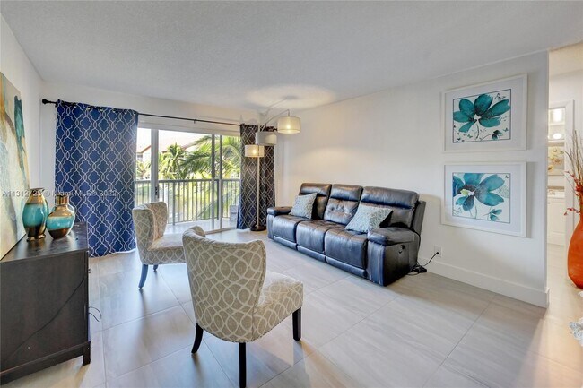 Foto del edificio - 8871 Wiles Rd