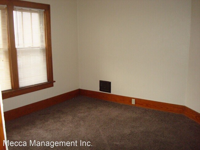 Foto del edificio - 117-117 1/2 N Summit St