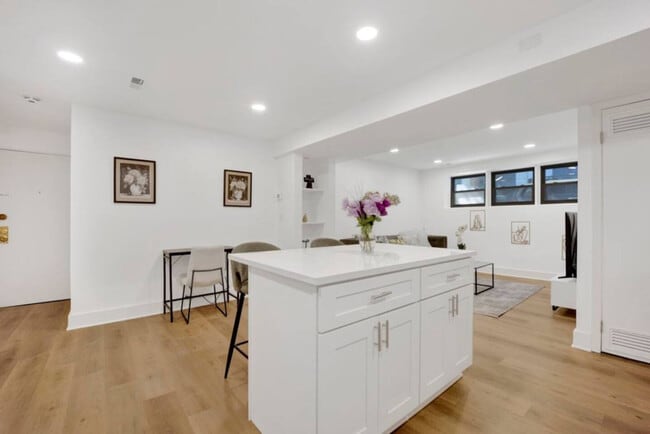 Photo - 503 W Wrightwood Ave Apartment