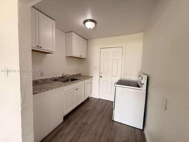 Foto del edificio - 3608 Sammy Watkins Ave