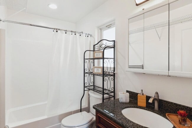 Foto del edificio - 582 Fernando Dr