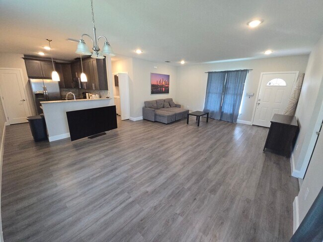 Building Photo - Charming 3/2 Home in Seffner, FL.