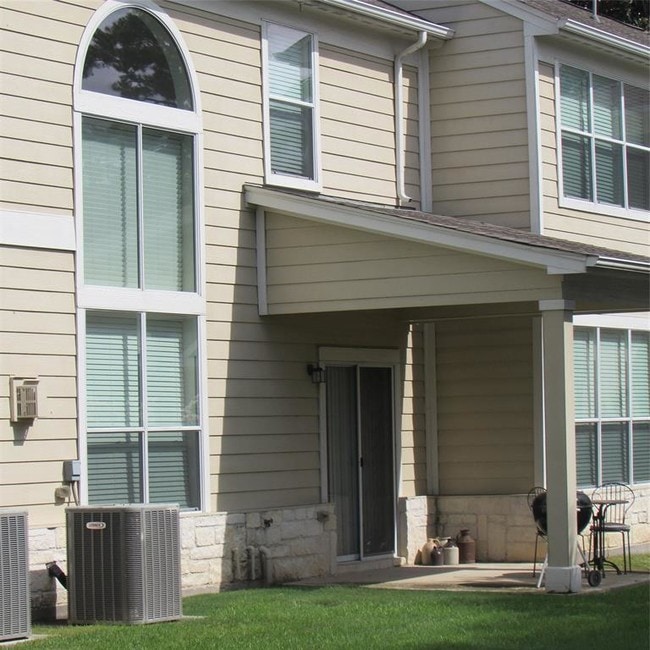 Foto del edificio - 13600 Breton Ridge St