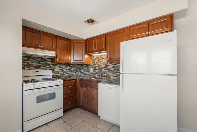Building Photo - 1023 Morningside Ln