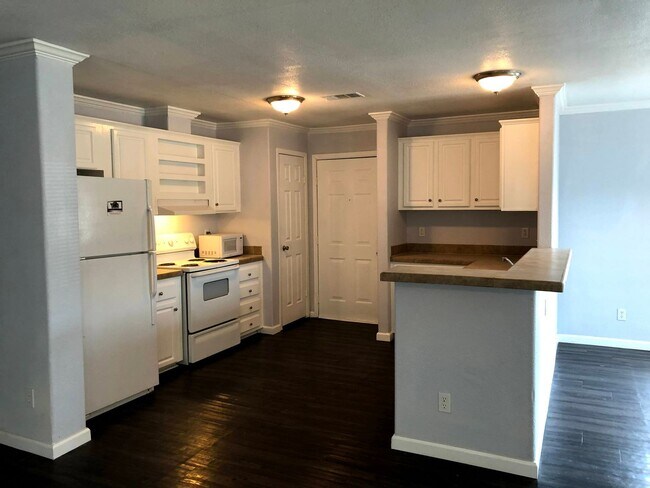 Foto del edificio - Room For Rent