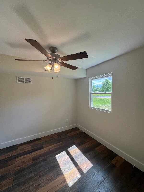 Foto del edificio - 136 Crestview Dr