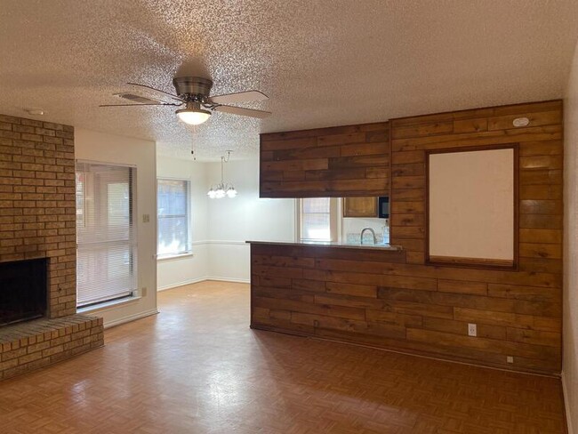 Building Photo - 2318 Kingsford Ct
