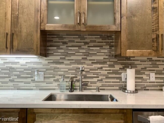 Building Photo - 3 br, 2 bath Condo - 5015 Balboa Blvd