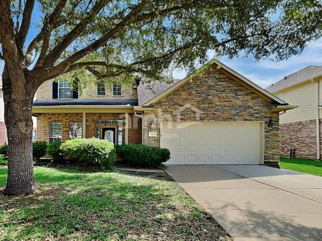 Primary Photo - 2114 Wembley Way