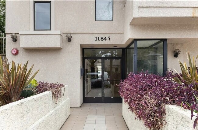 Building Photo - 11847 Laurelwood Dr