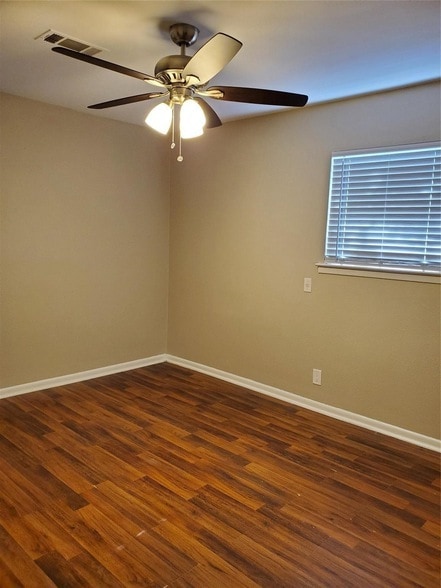 Building Photo - 605 Pershing Dr