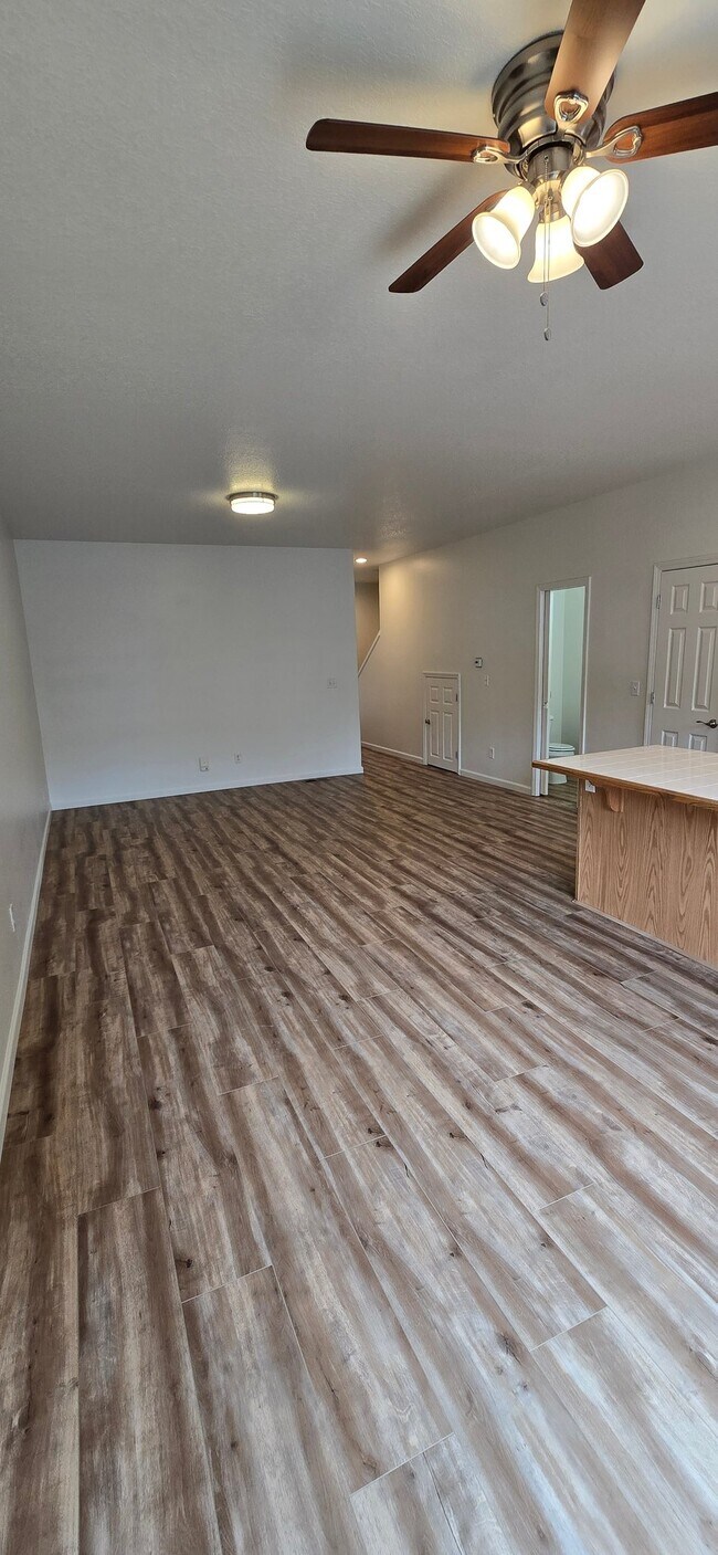 Foto del edificio - 18558 SW Takena Ct