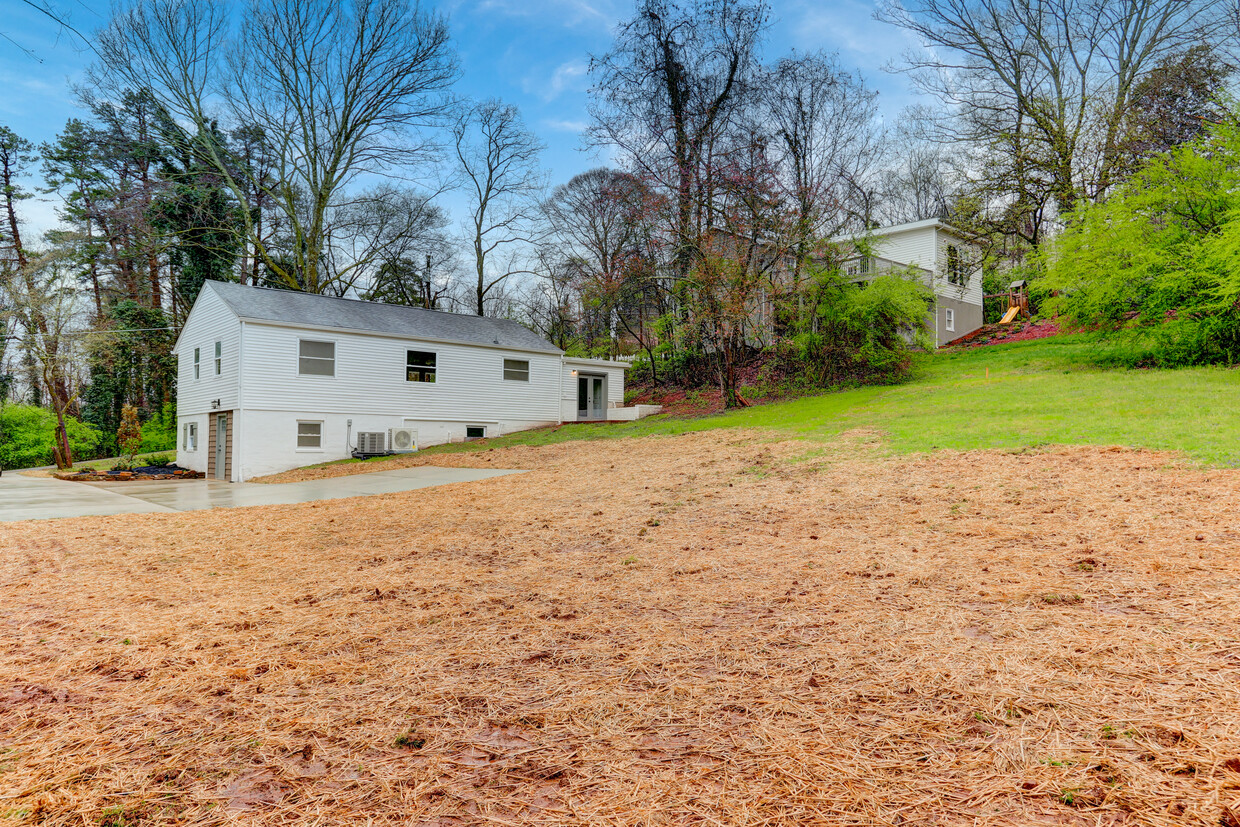 LARGE back yard - 1544 Whitower Dr SW