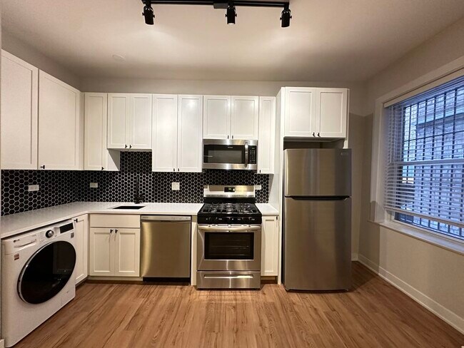 Foto del edificio - 659 W Wrightwood Ave