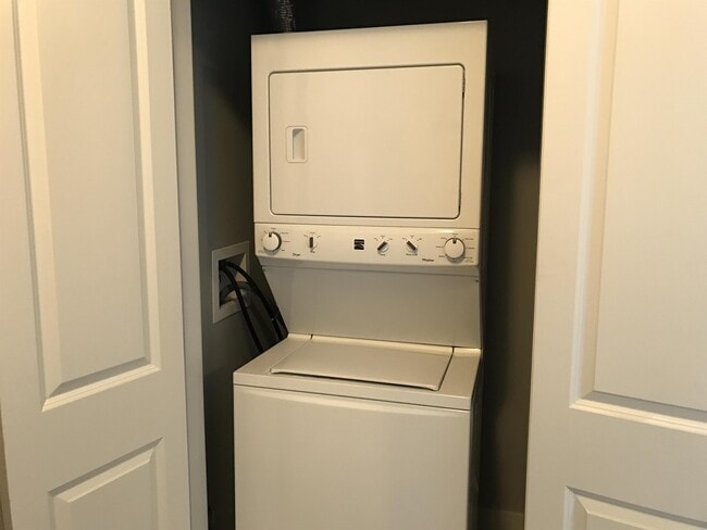 Building Photo - 10307-10112 112 St