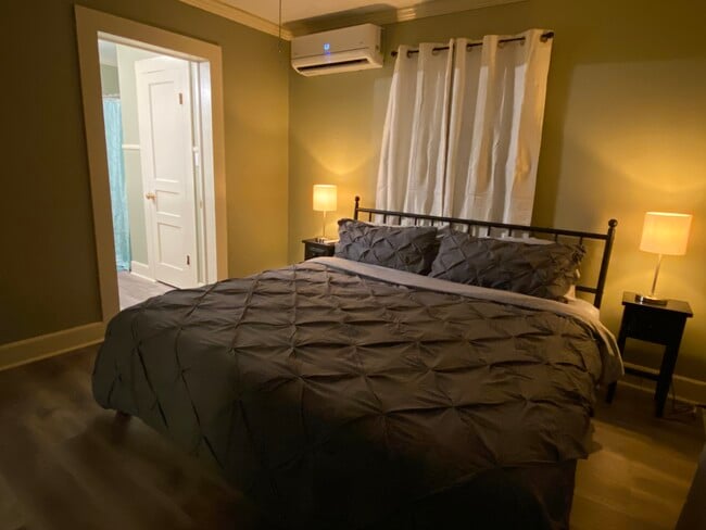 Building Photo - 203 Cirus St