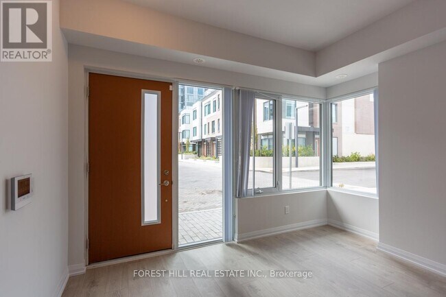 Photo du bâtiment - 1060-1060 Portage Pkwy
