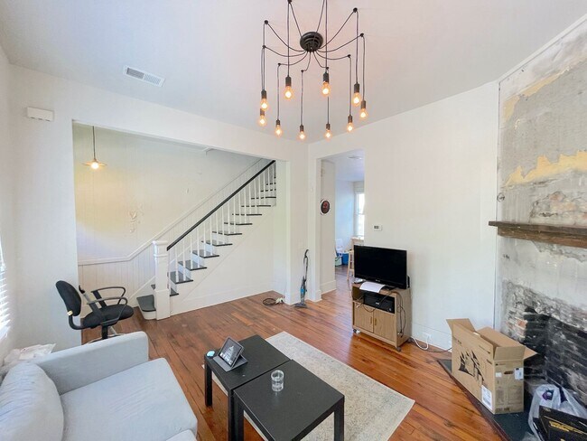 Foto del edificio - 2 BED | 2 BATH | COURTYARD | MIDTOWN - DIXON PARK