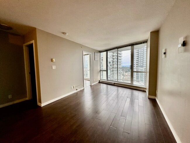 Building Photo - 13618 100 Av