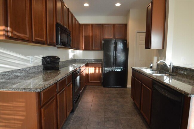 Foto del edificio - 1667 Orrington Payne Pl