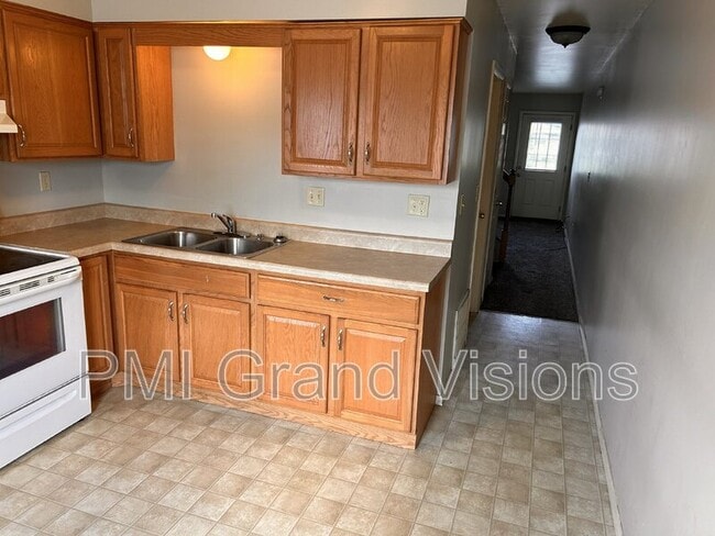Building Photo - 1622 University Dr