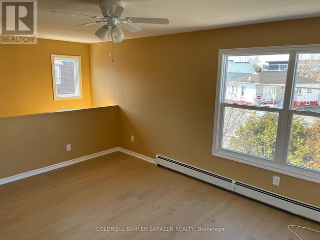 Building Photo - 136-136 Deschamps Ave