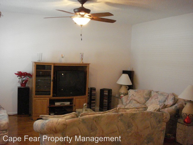 Building Photo - 7215 Farrington Farms Dr