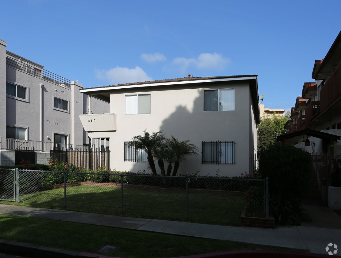Building Photo - 11817 Avon Way