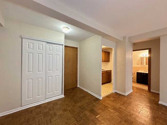 Building Photo - 4180 N Marine Dr