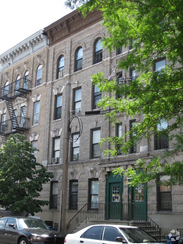 Building Photo - 160 Dupont St