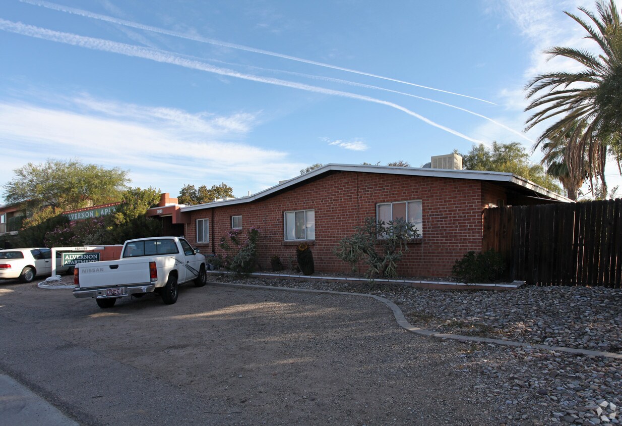 Primary Photo - Alvernon Apartments
