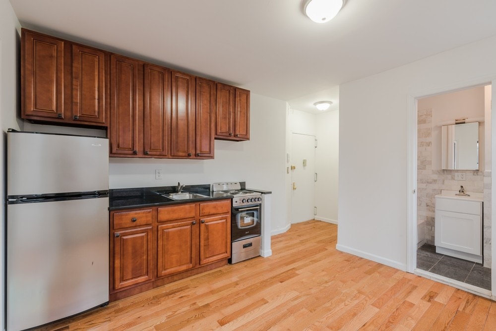 Primary Photo - 135 Sullivan St