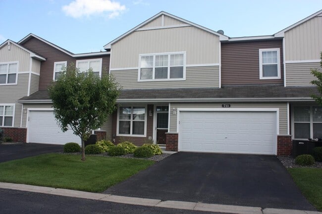 Building Photo - 711 Willow Glen Dr