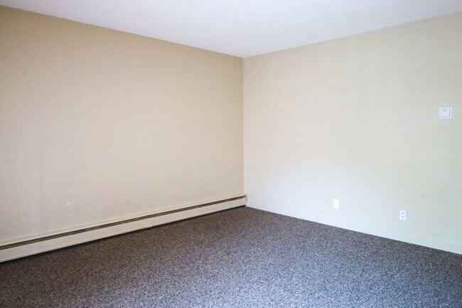 Building Photo - Mount Royal 17th