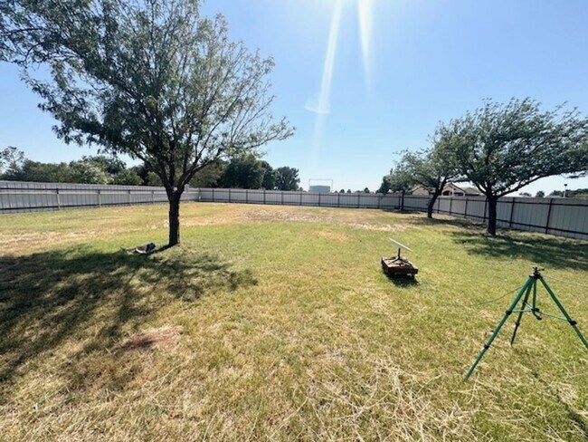 Building Photo - Country Living! 4 Bed 2 Bath Ready to Rent ASAP