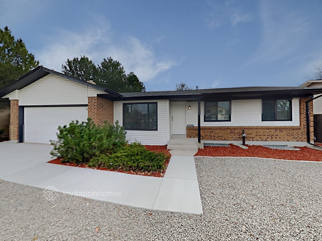 Primary Photo - 17258 E Greenwood Cir