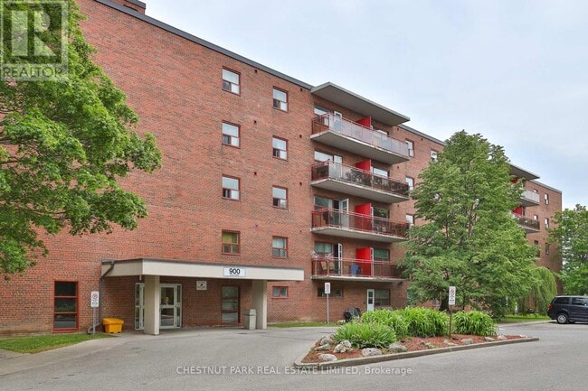 Building Photo - 900 Glen St
