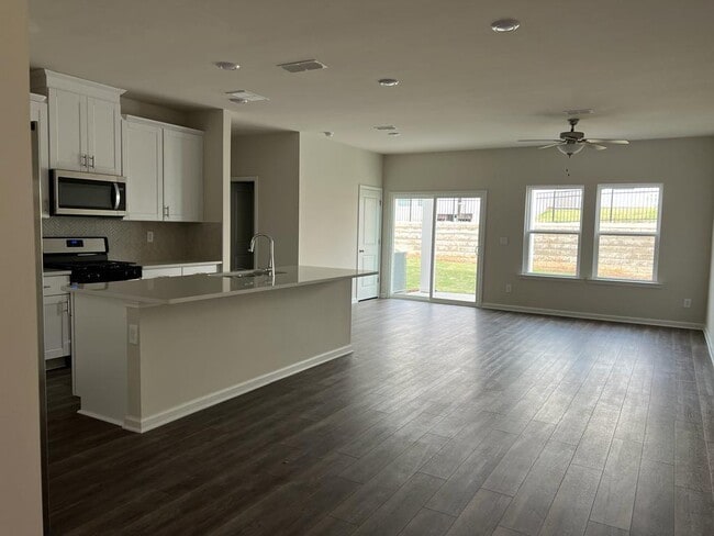 Building Photo - 1652 Villageside Ct