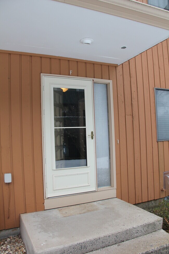 Puerta principal - 160 Brittany Farms Rd
